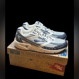 Size 8 - BROOKS ADDICTION 9 Shoes NARROW MEN'S 110071 1B 424